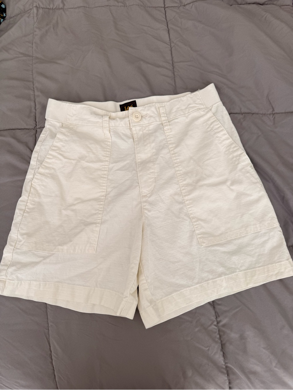 Lee Women's High-Waist Cream Shorts with Front Patch Pockets